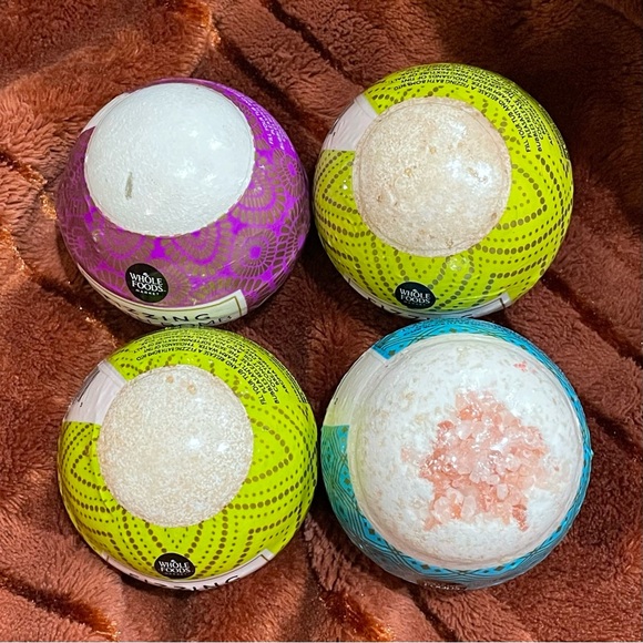 NWT Lot of 4 Fizzing Bath Bombs by Whole Foods Market - Picture 3 of 3